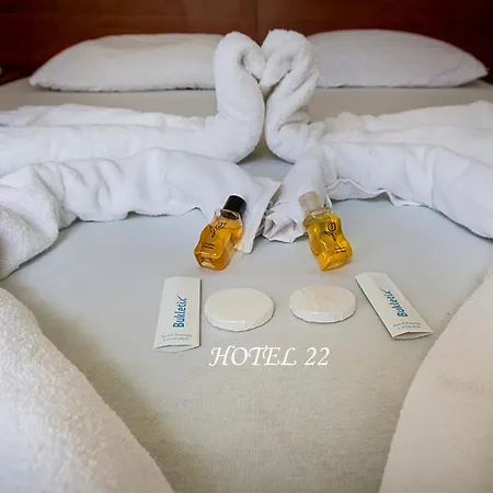 22 Hotel *
