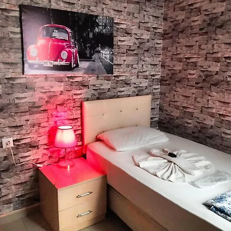 22 Hotel *